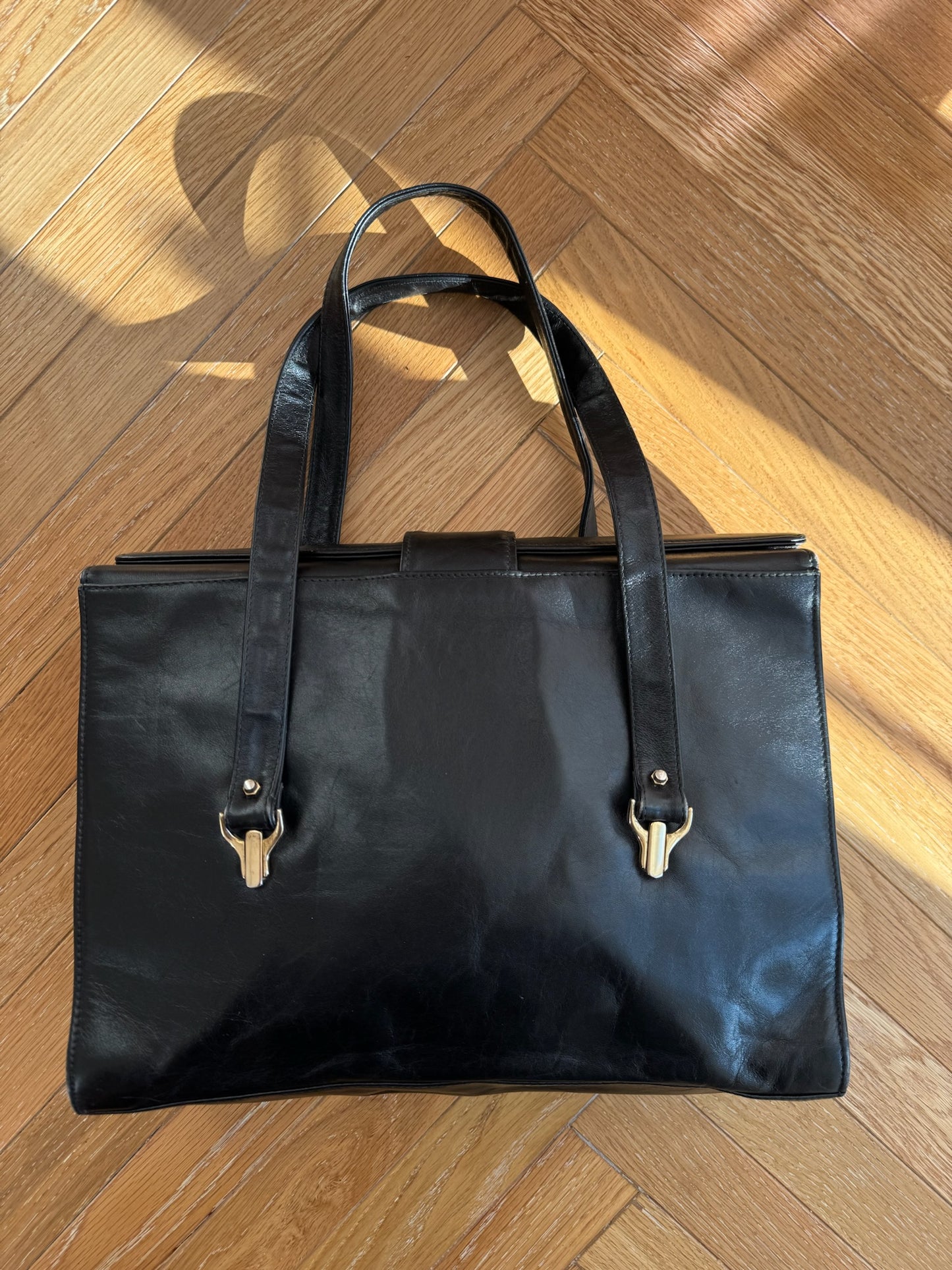 BORSA A MANO IN VERA PELLE NERA