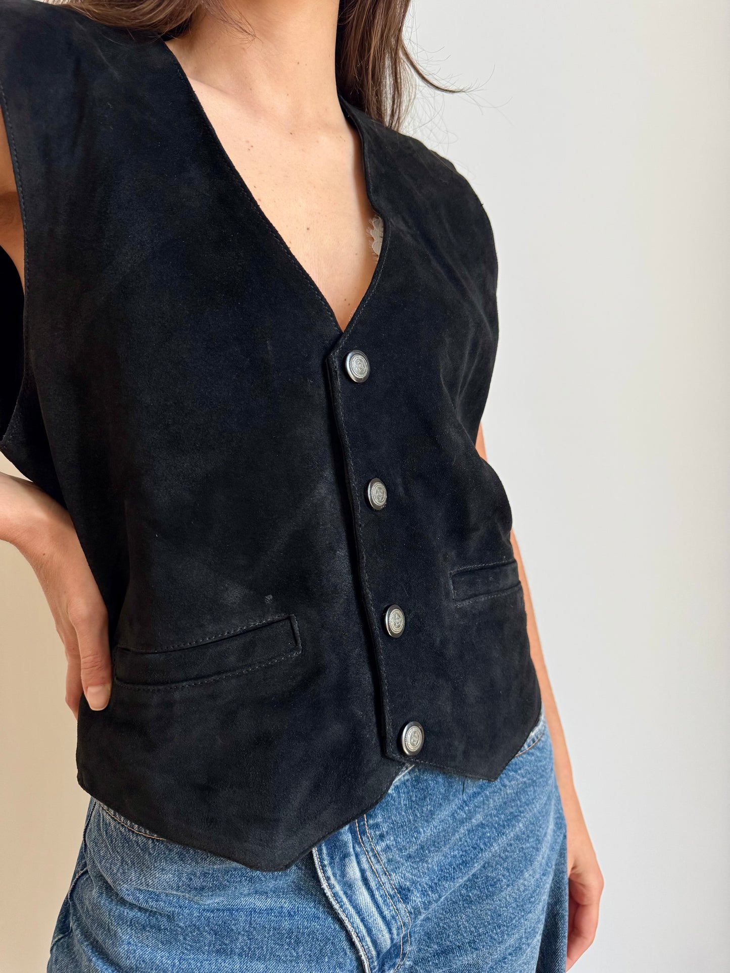 GILET NERO IN CAMOSCIO