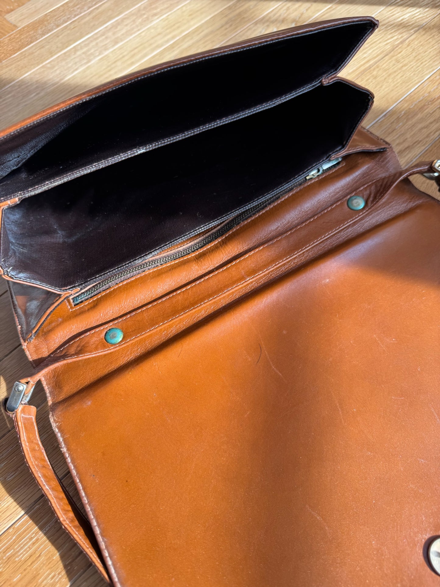 BORSA A TRACOLLA MARRONE