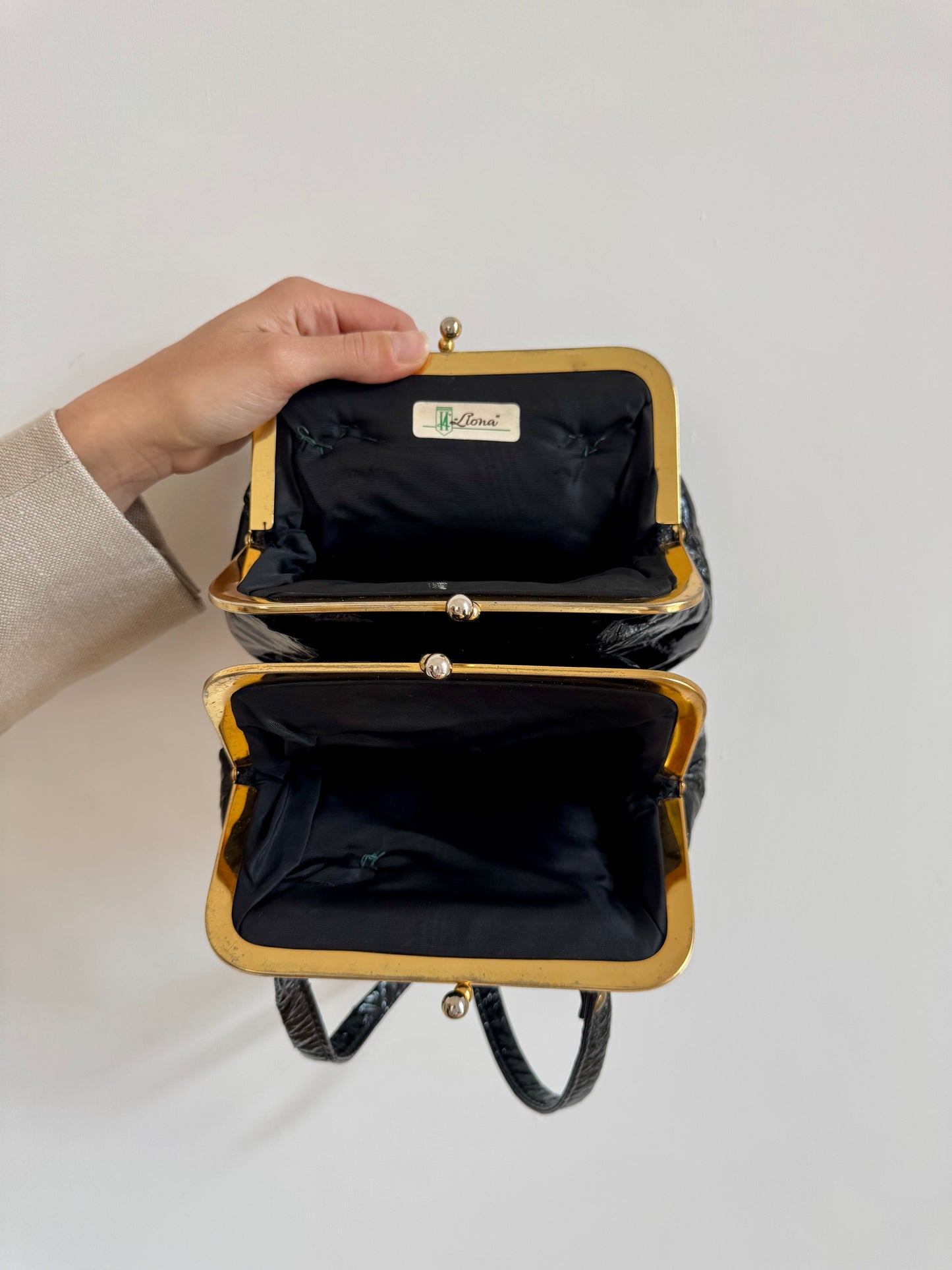 BORSA A SPALLA NERO LUCIDO