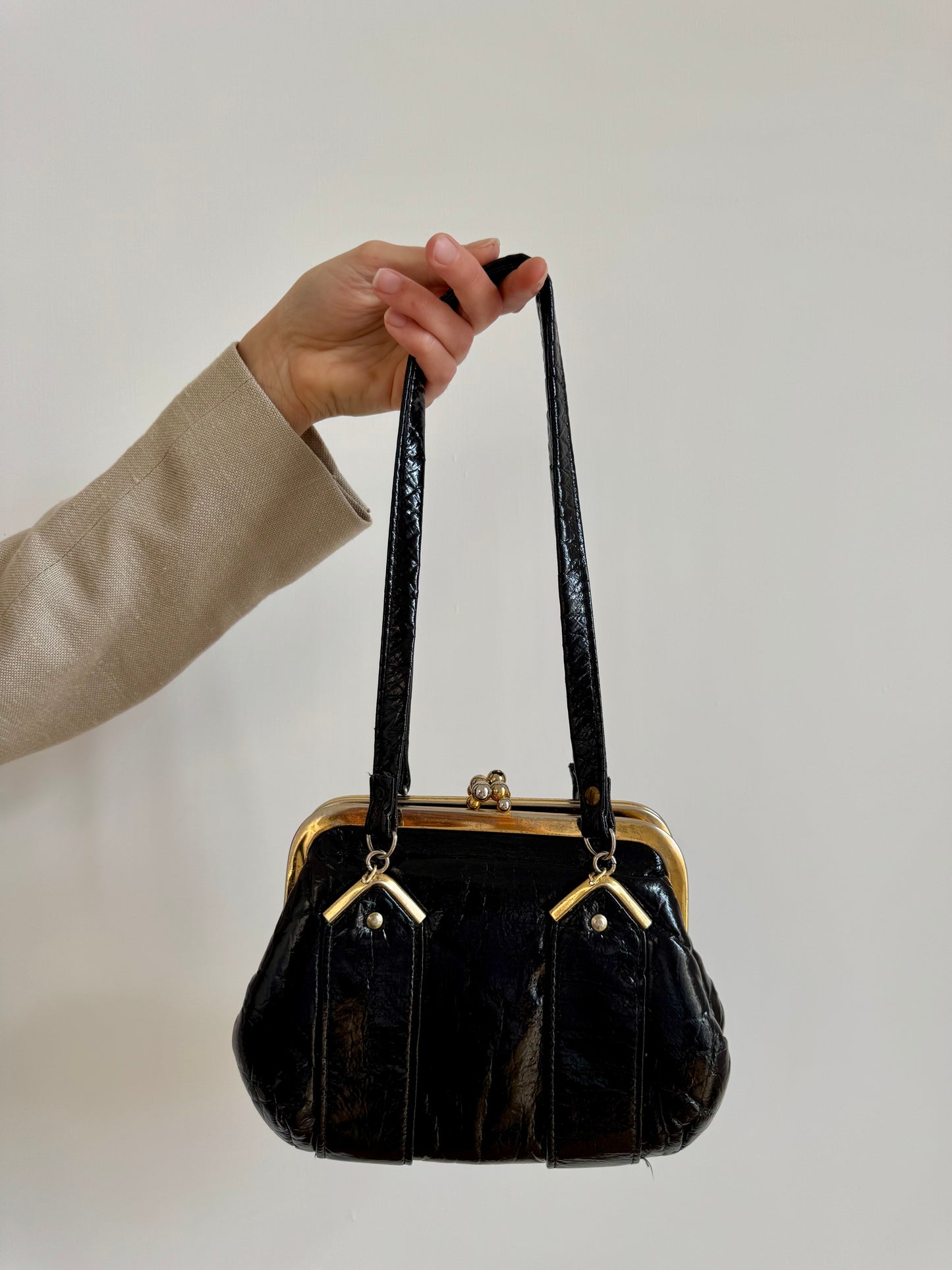 BORSA A SPALLA NERO LUCIDO