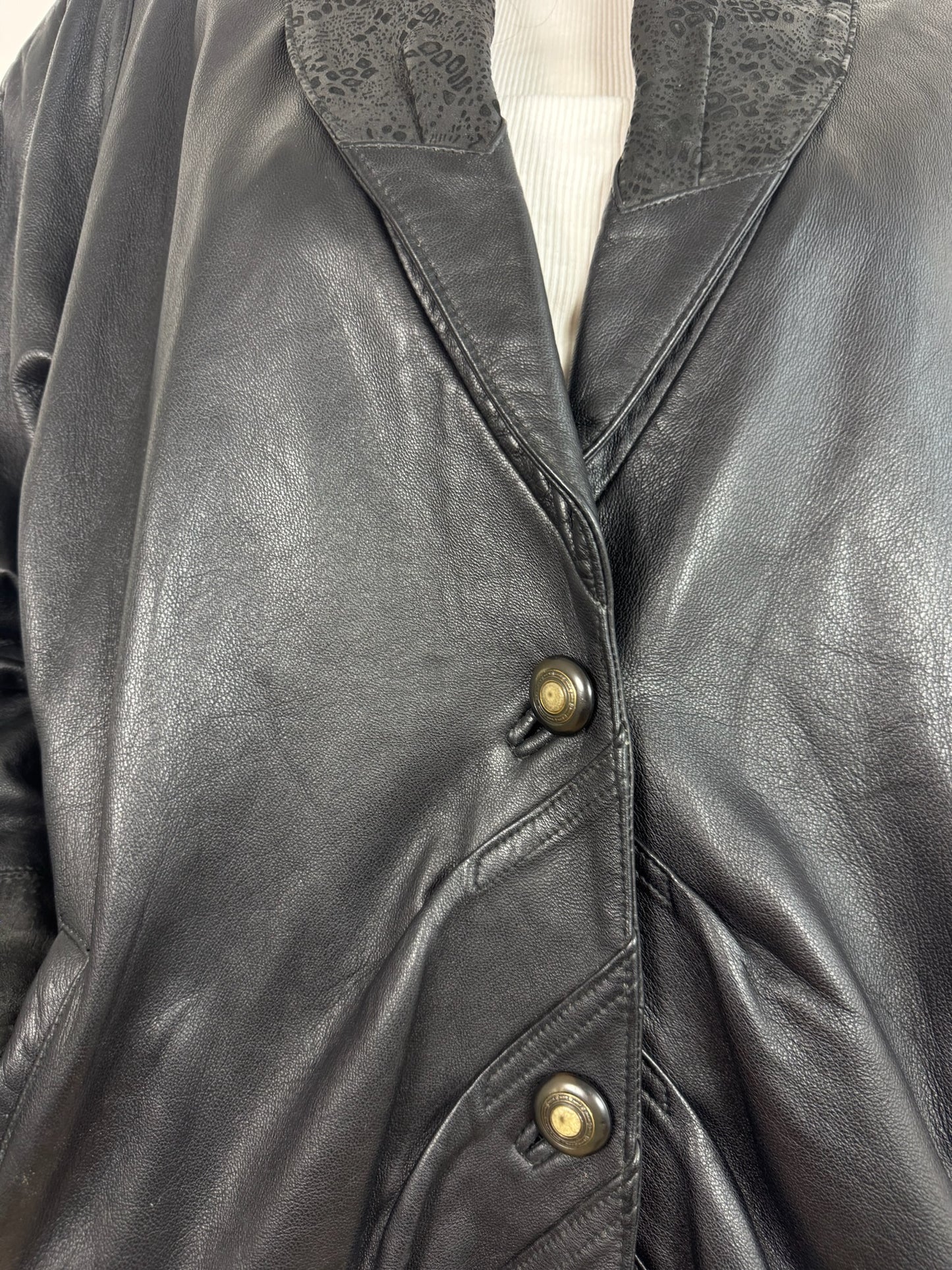 GIACCA IN PELLE CON DETTAGLI IN MACULATO