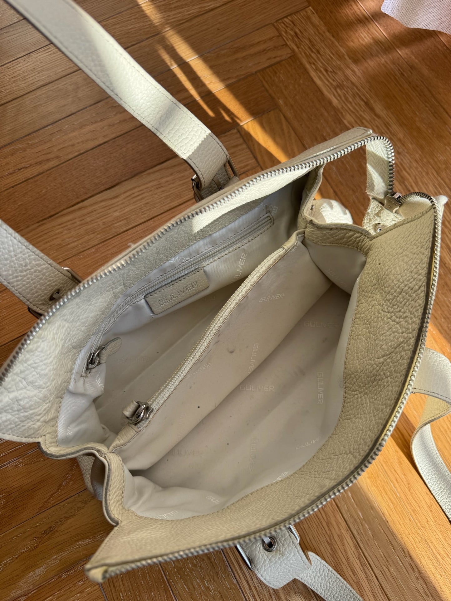 BORSA A SPALLA OFF WHITE MARTELLATA