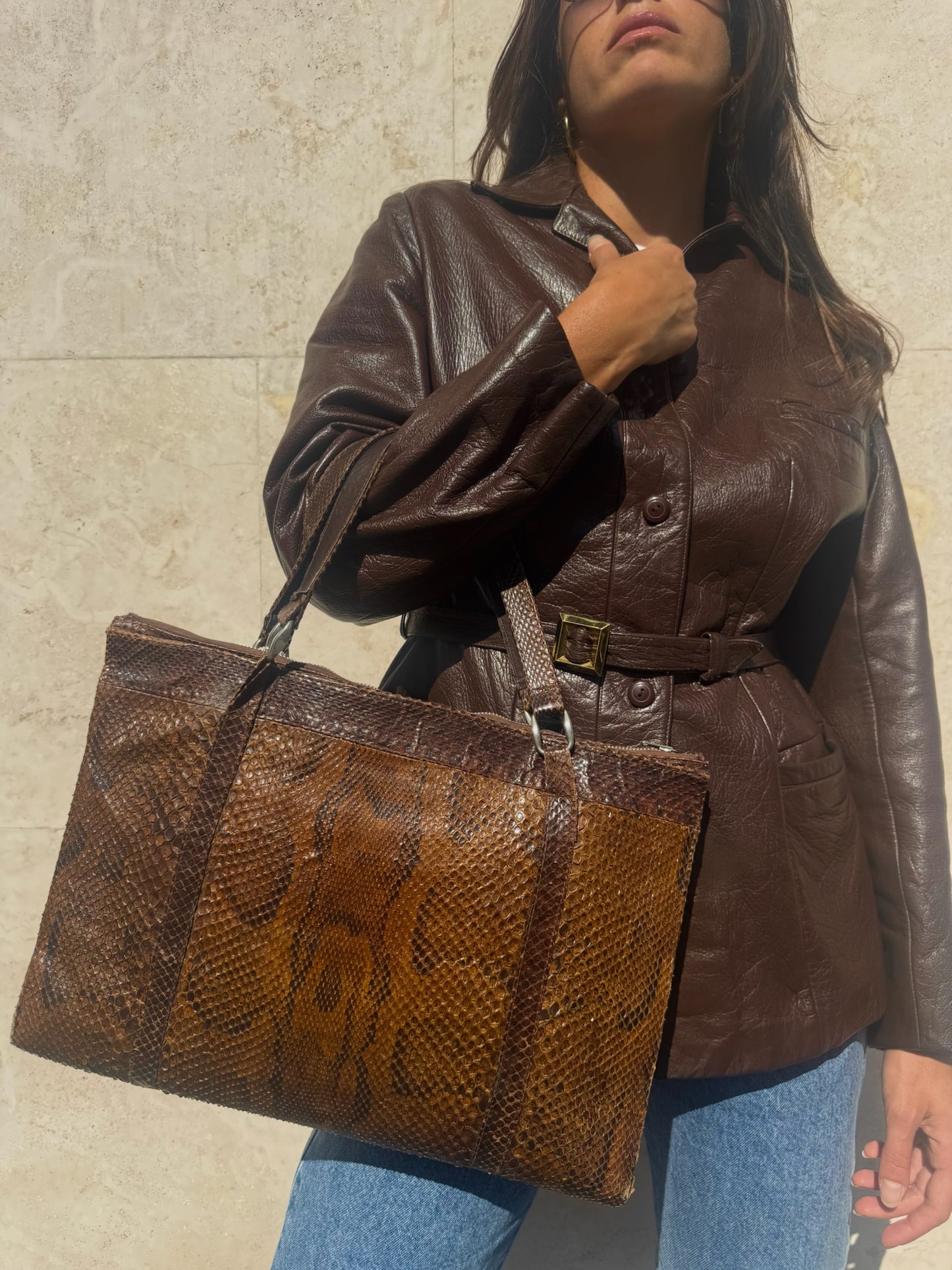 BORSA A MANO IN PELLE CON TEXTURE IN PITONE