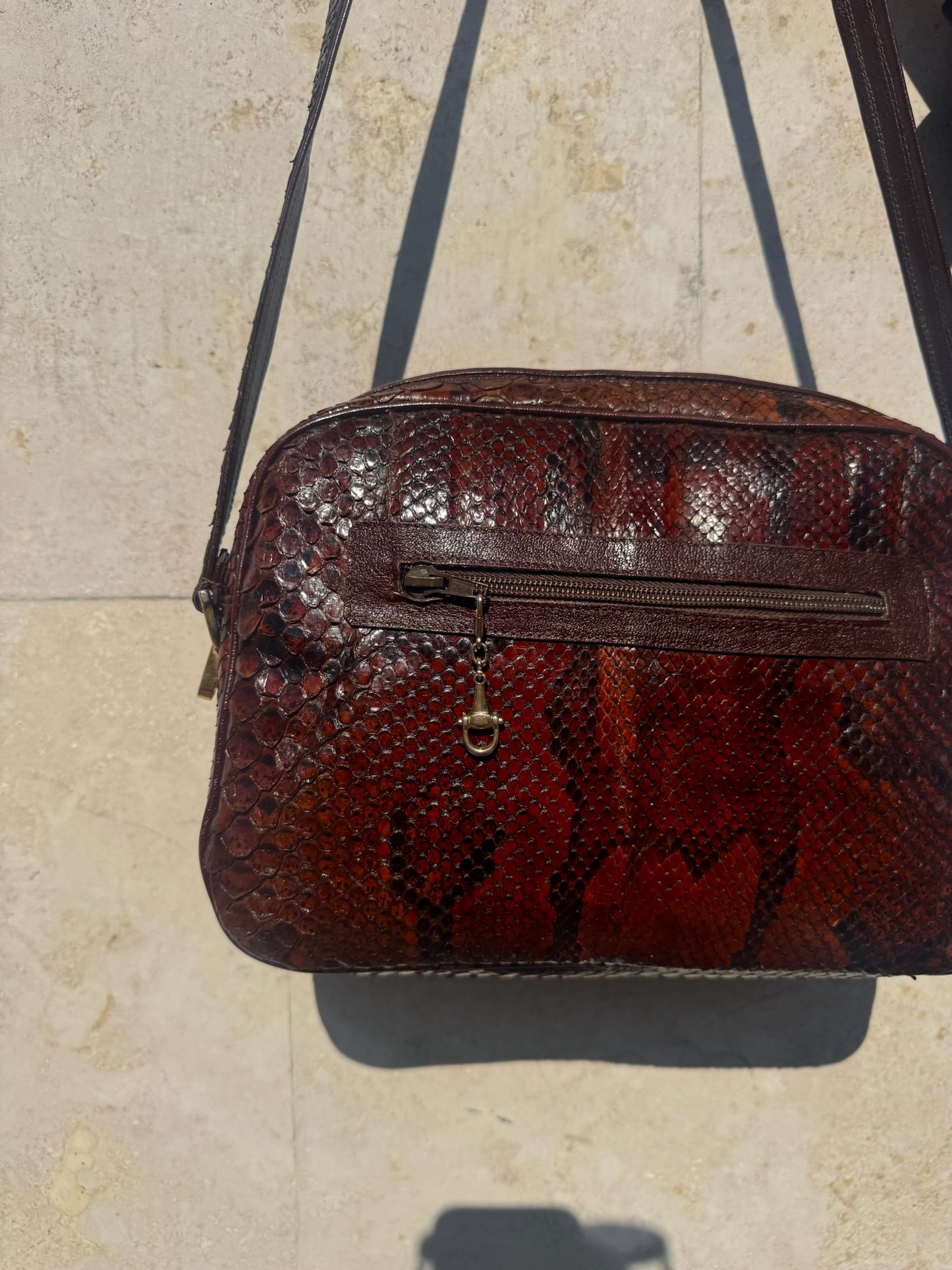 CAMERA BAG CON TEXTURE IN PITONE