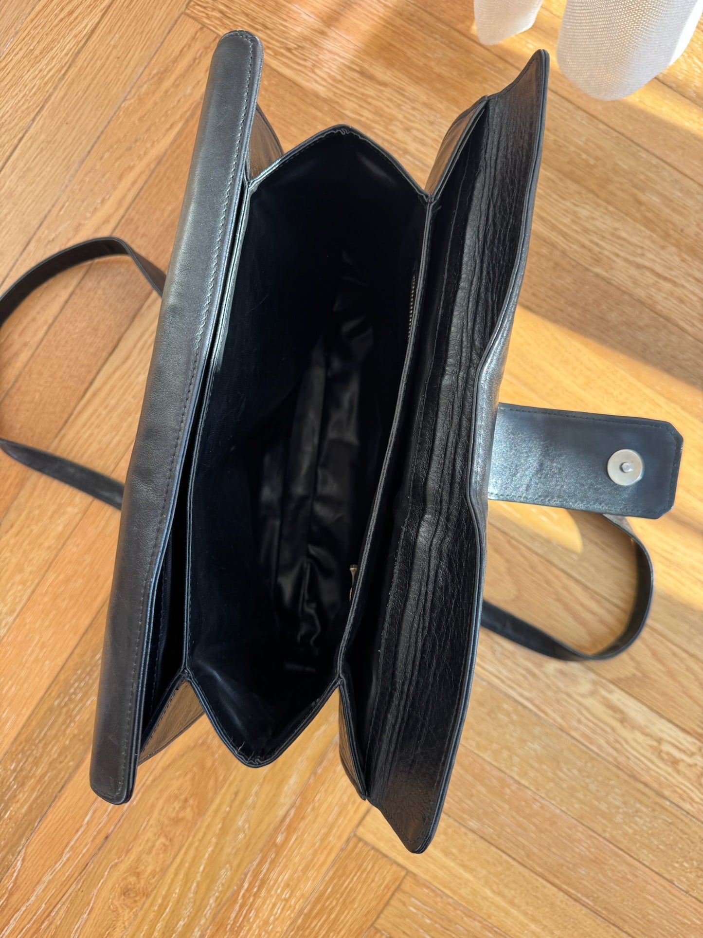 BORSA A MANO IN VERA PELLE NERA