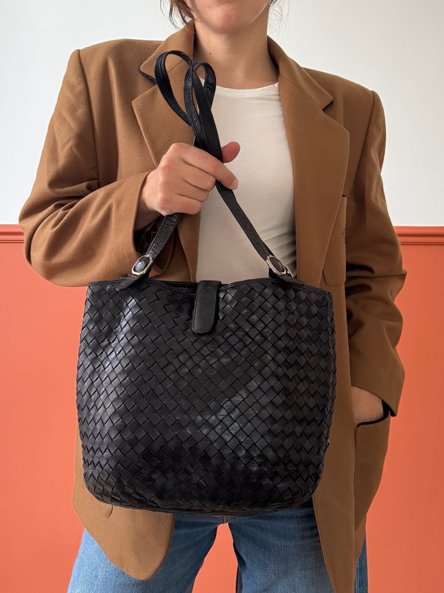 BORSA A SPALLA IN PELLE INTRECCIATA