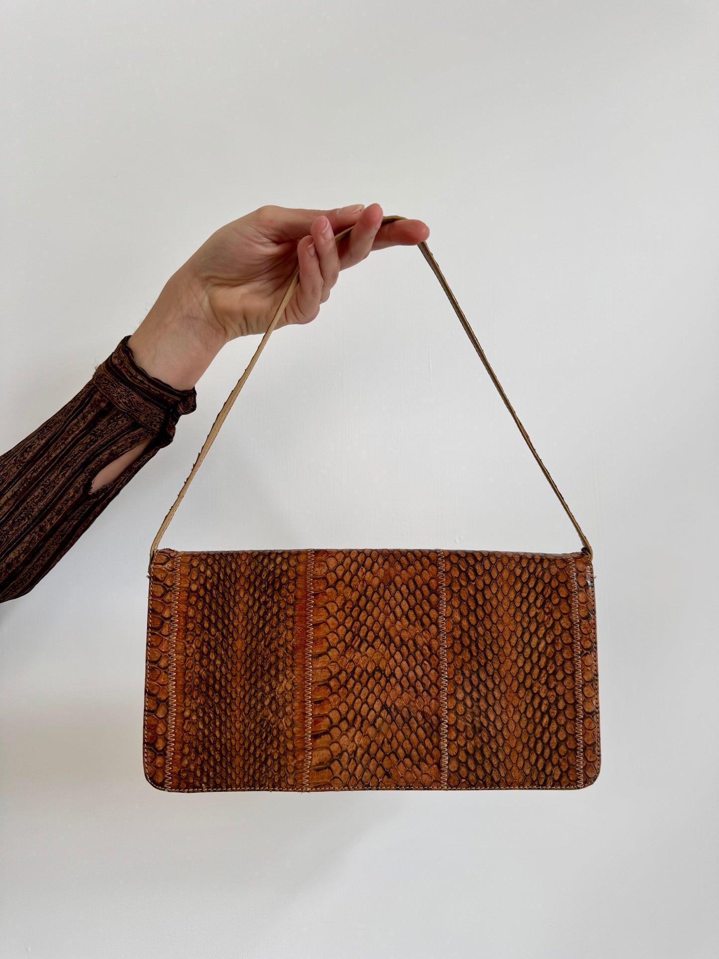 BORSA A SPALLA EFFETTO PITONE