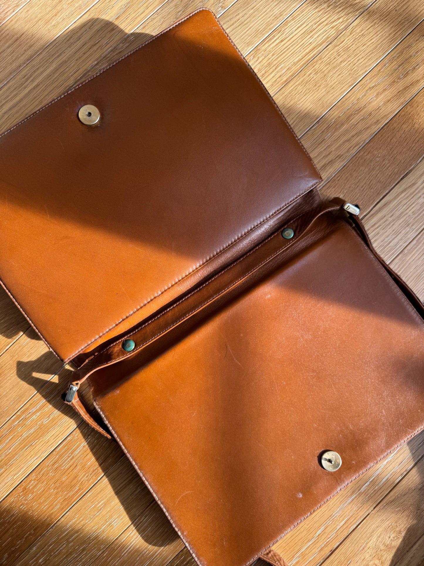 BORSA A TRACOLLA MARRONE