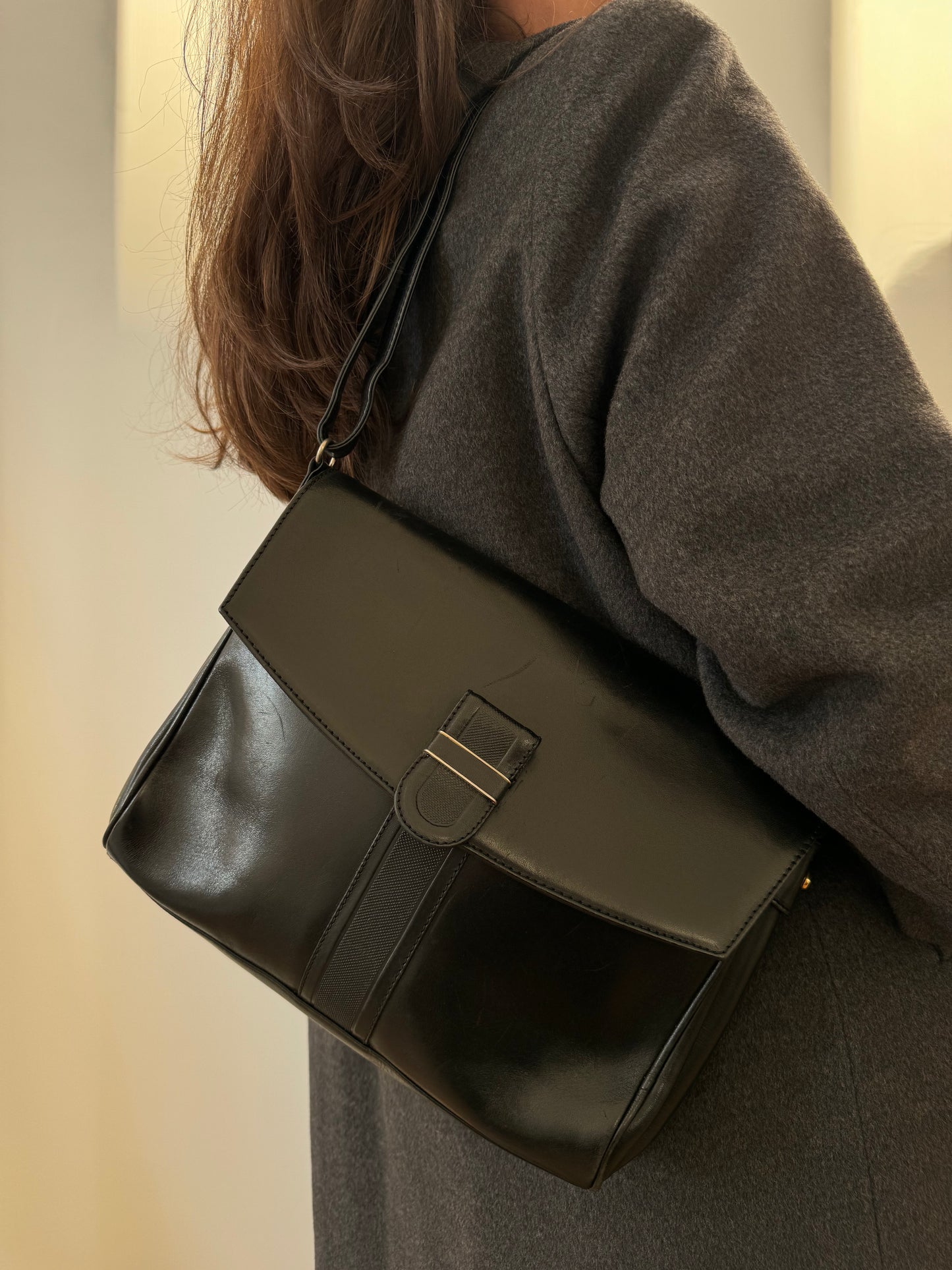 BLACK SHOULDER BAG IN LEATHER