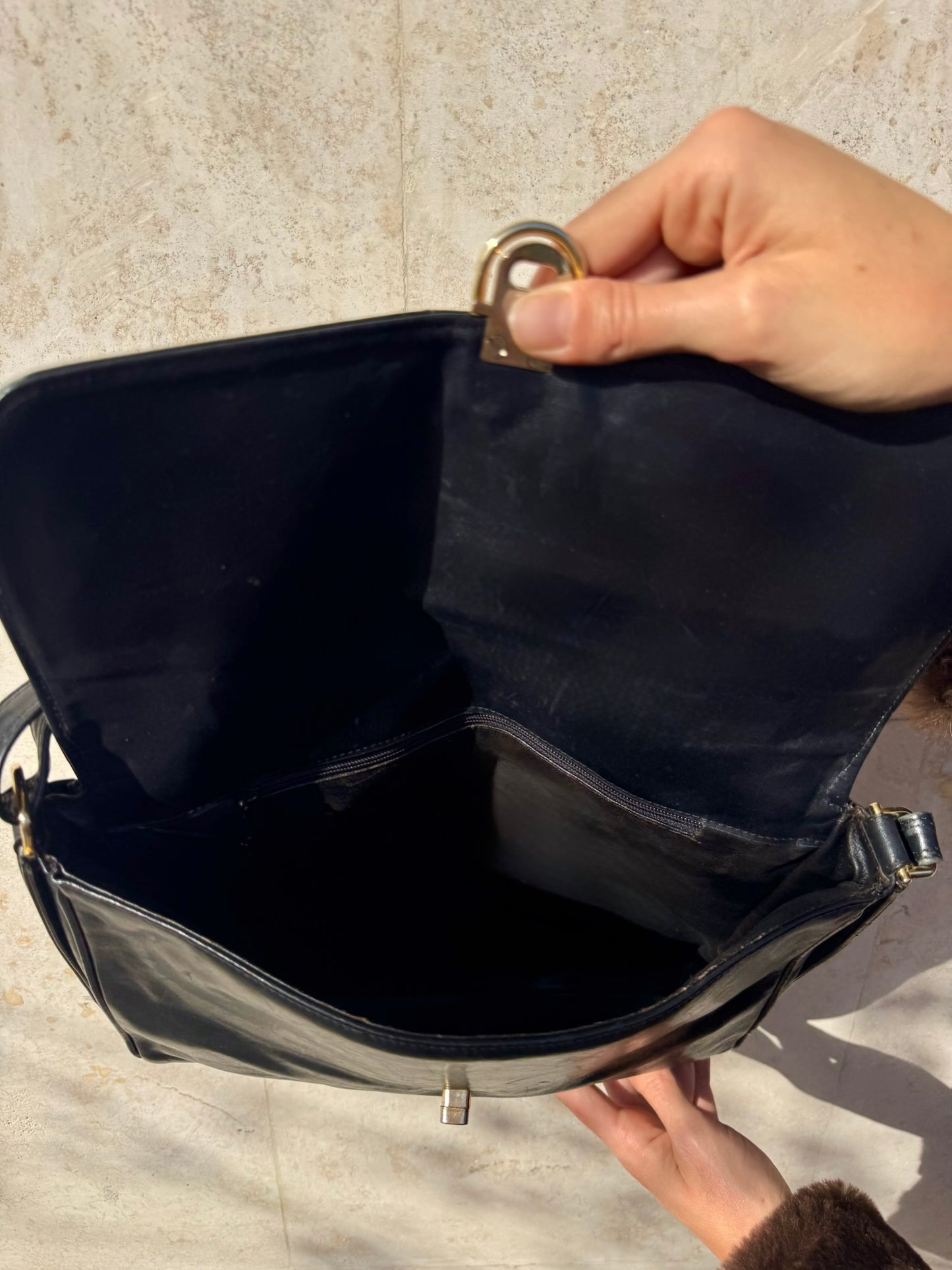 BORSA A SPALLA NERA IN VERA PELLE