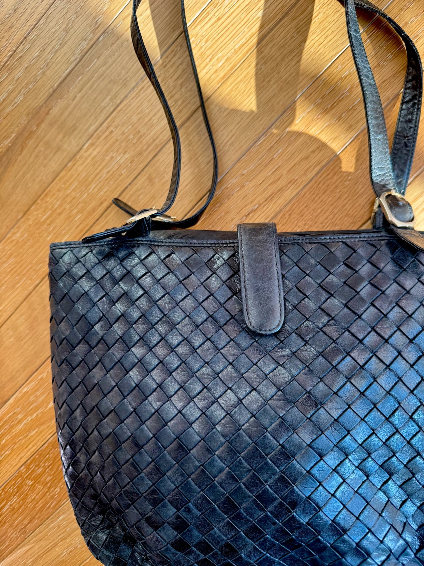 BORSA A SPALLA IN PELLE INTRECCIATA