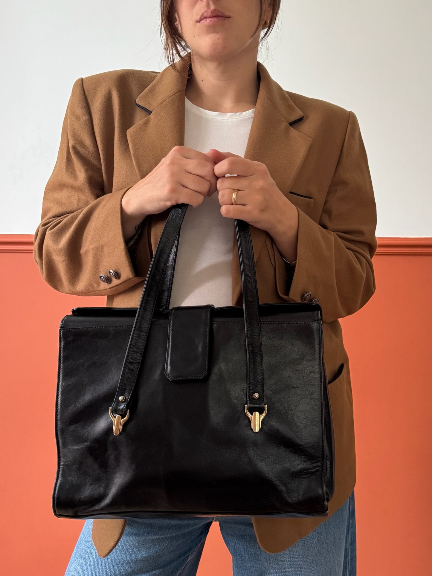 BORSA A MANO IN VERA PELLE NERA