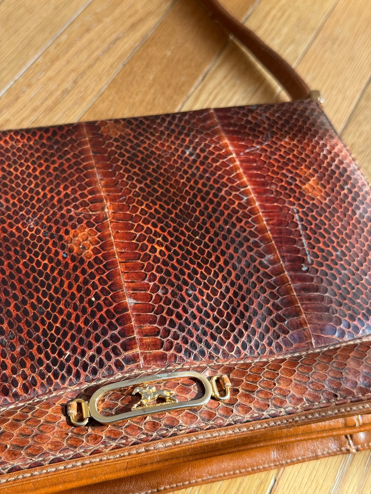 BORSA A TRACOLLA MARRONE