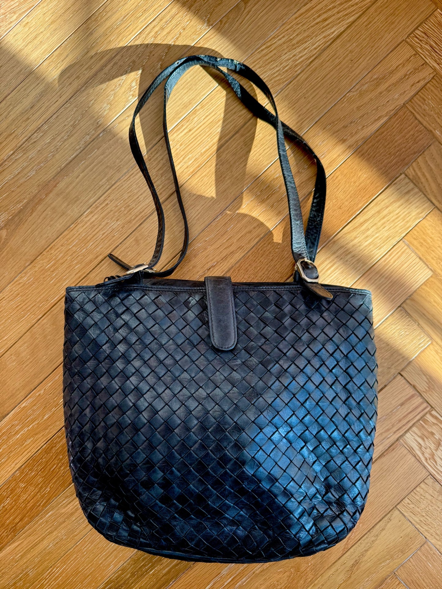 BORSA A SPALLA IN PELLE INTRECCIATA