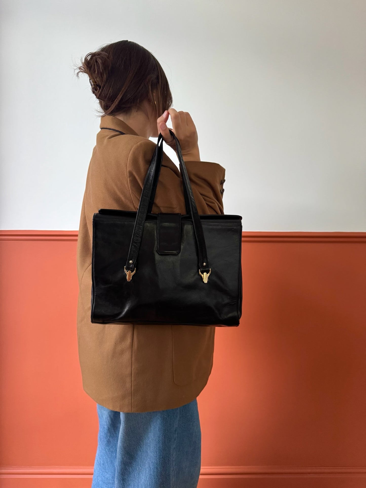 BORSA A MANO IN VERA PELLE NERA