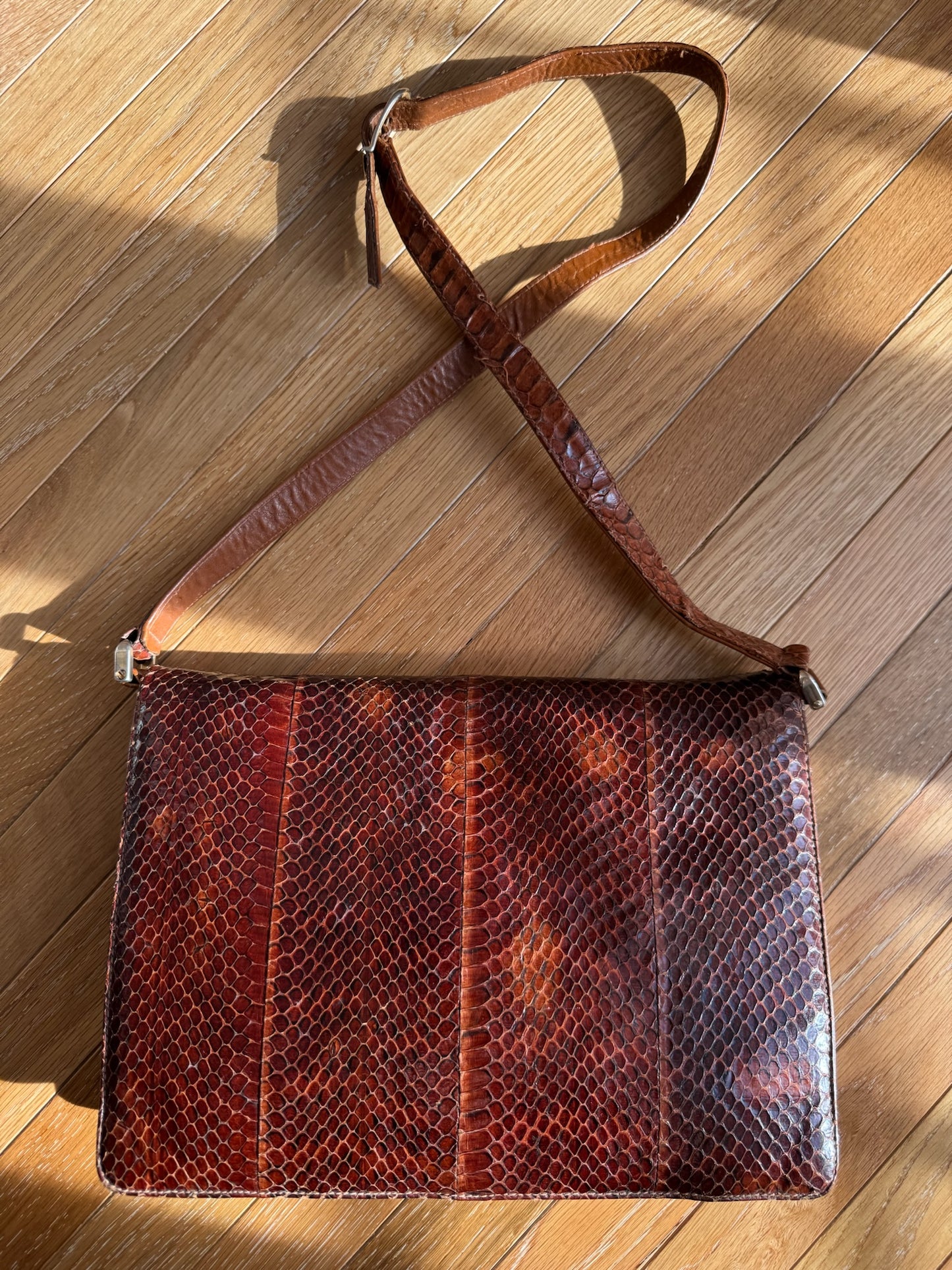 BORSA A TRACOLLA MARRONE