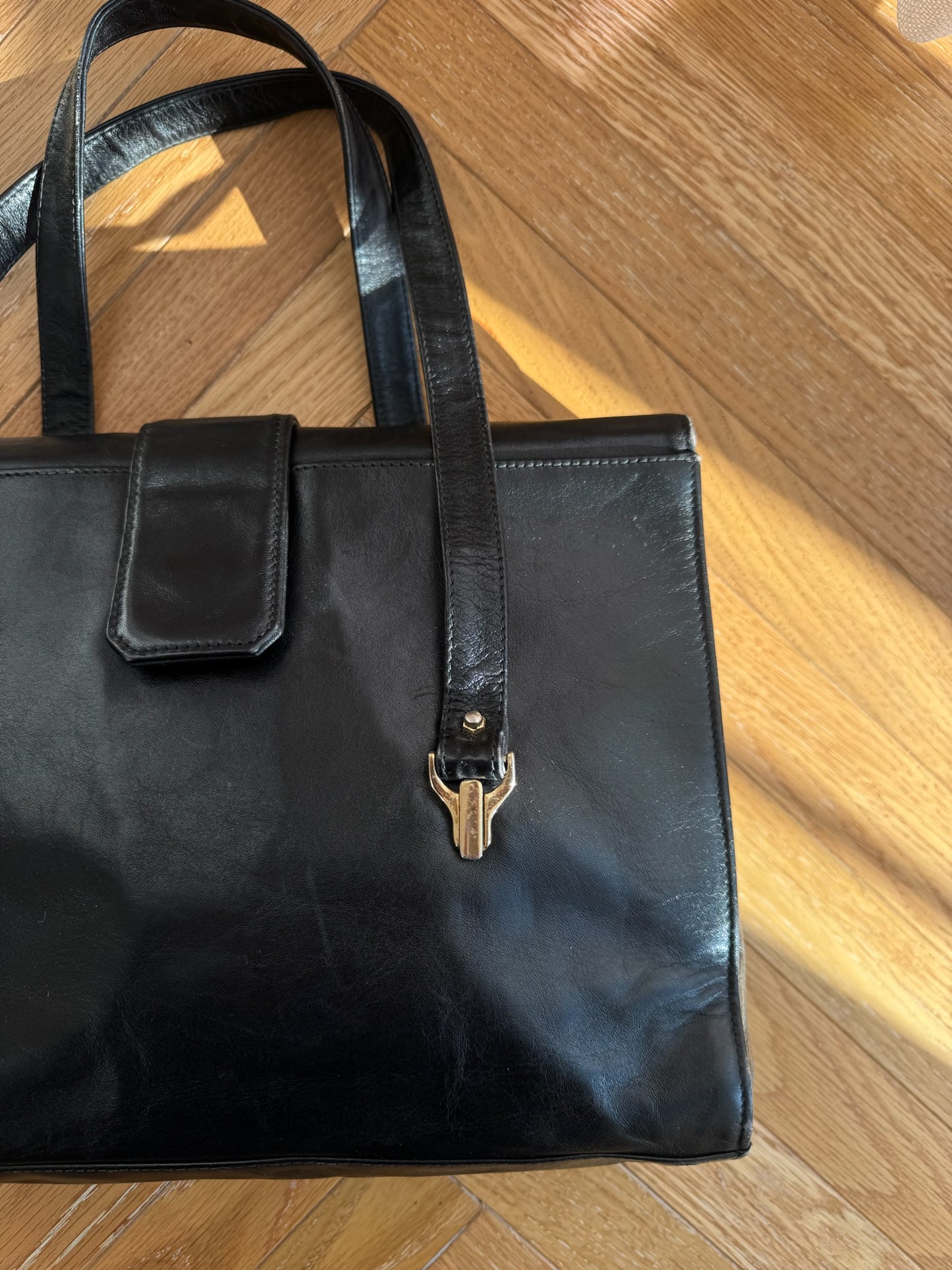 BORSA A MANO IN VERA PELLE NERA