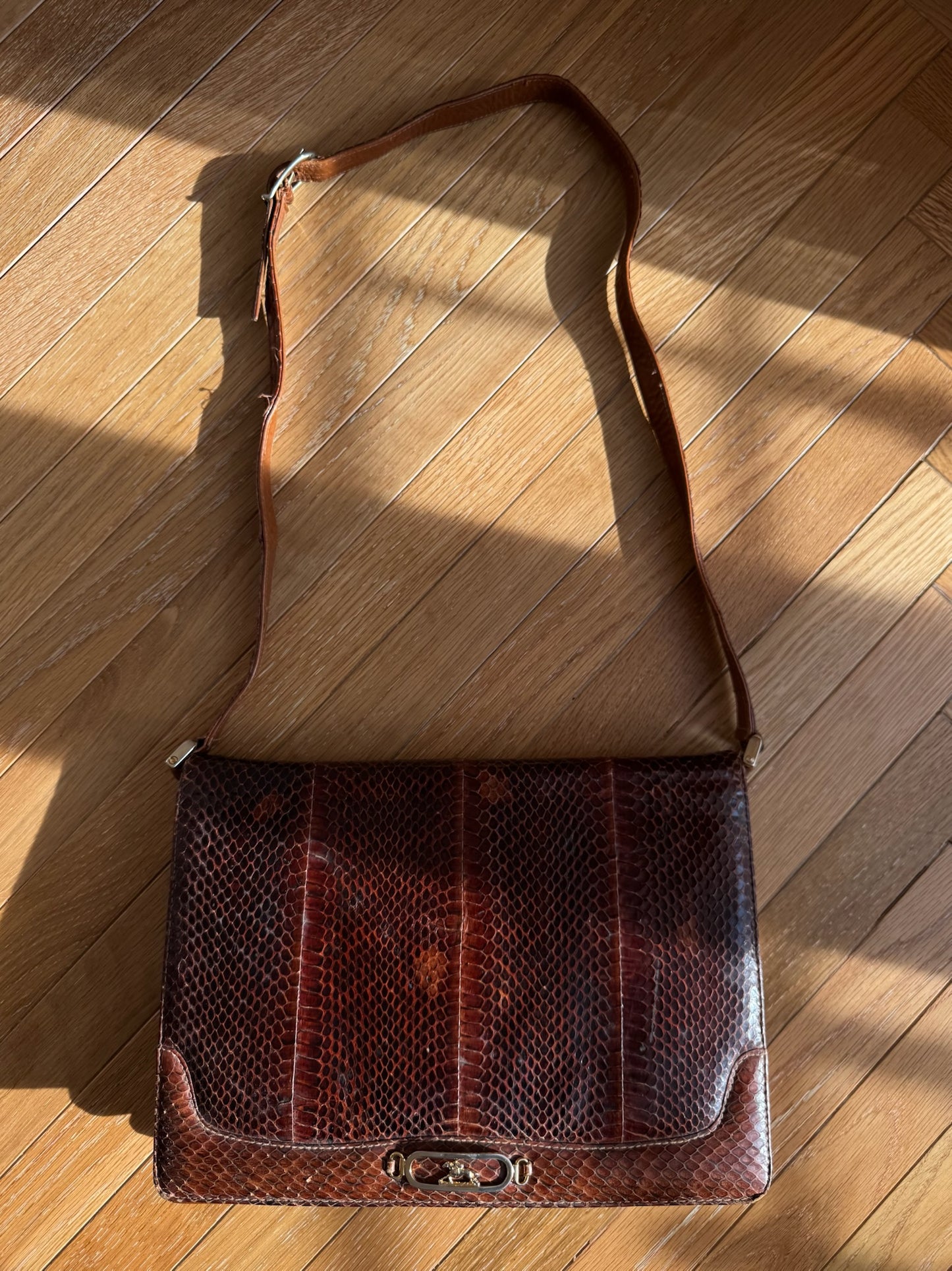 BORSA A TRACOLLA MARRONE