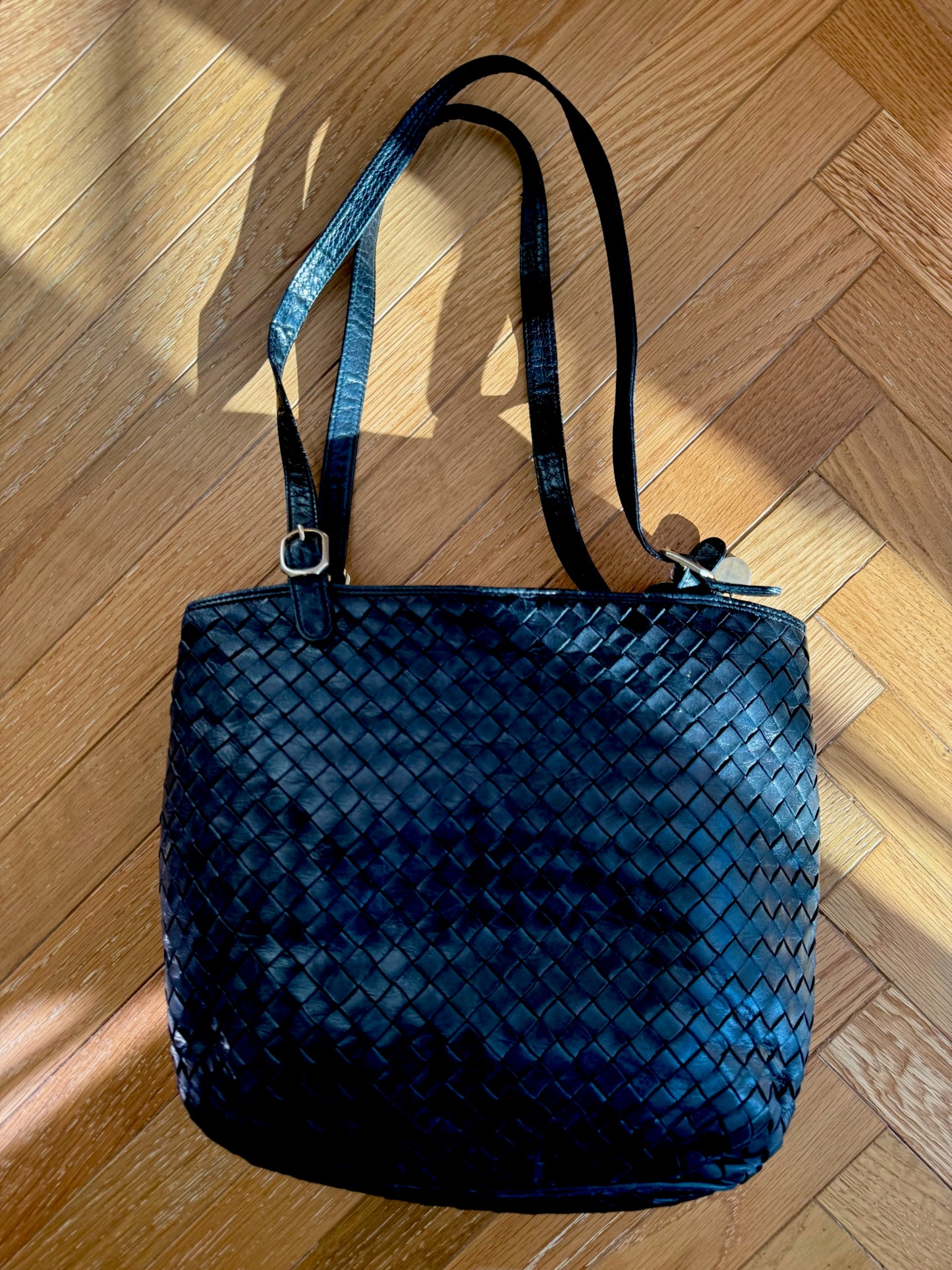 BORSA A SPALLA IN PELLE INTRECCIATA