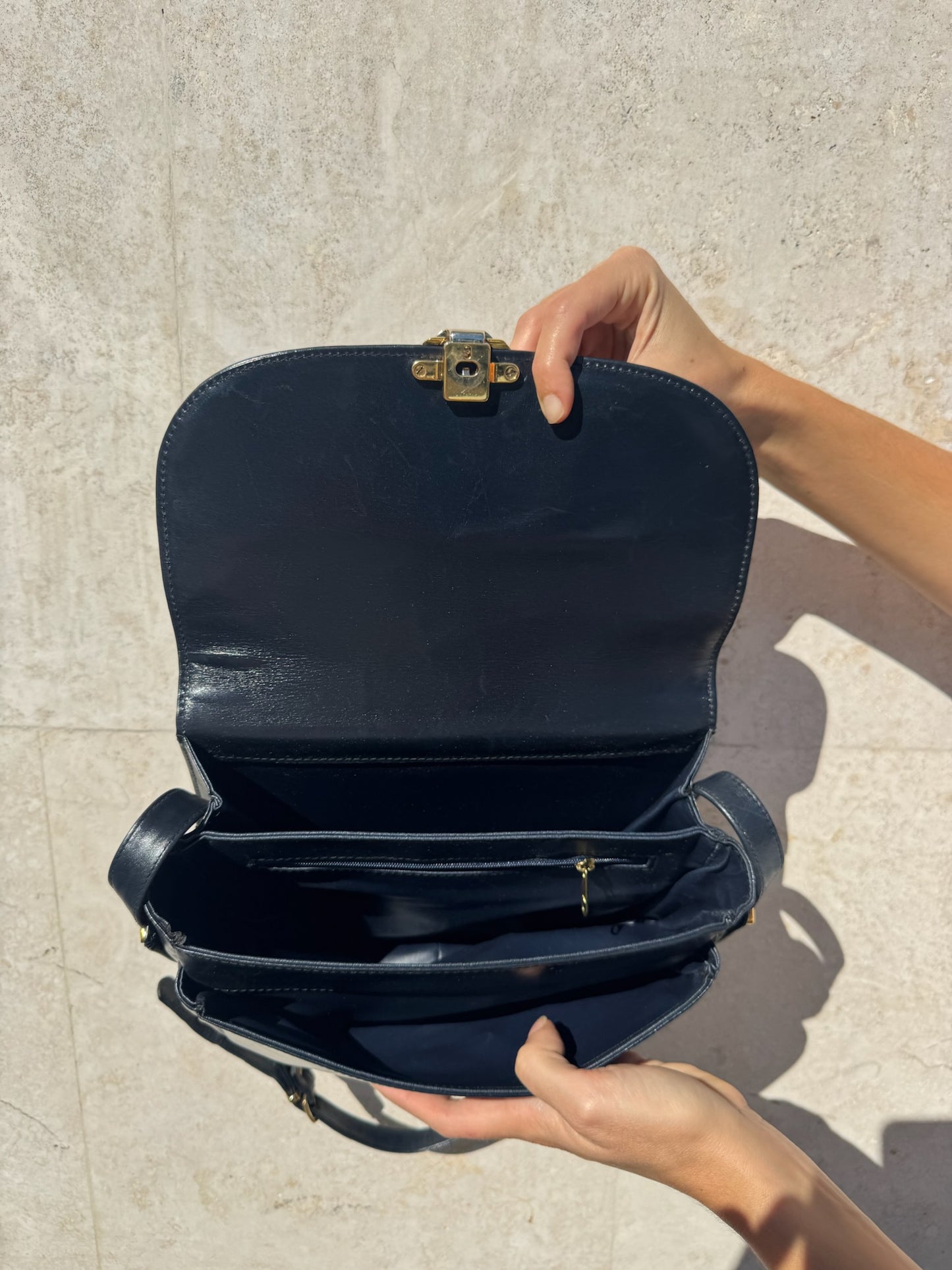 BORSA A TRACOLLA BLU IN VERA PELLE