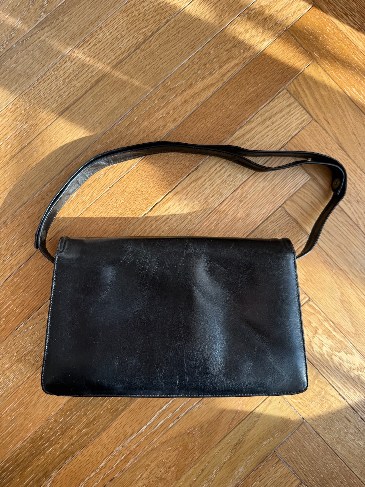 BORSA A SPALLA NERA IN VERA PELLE