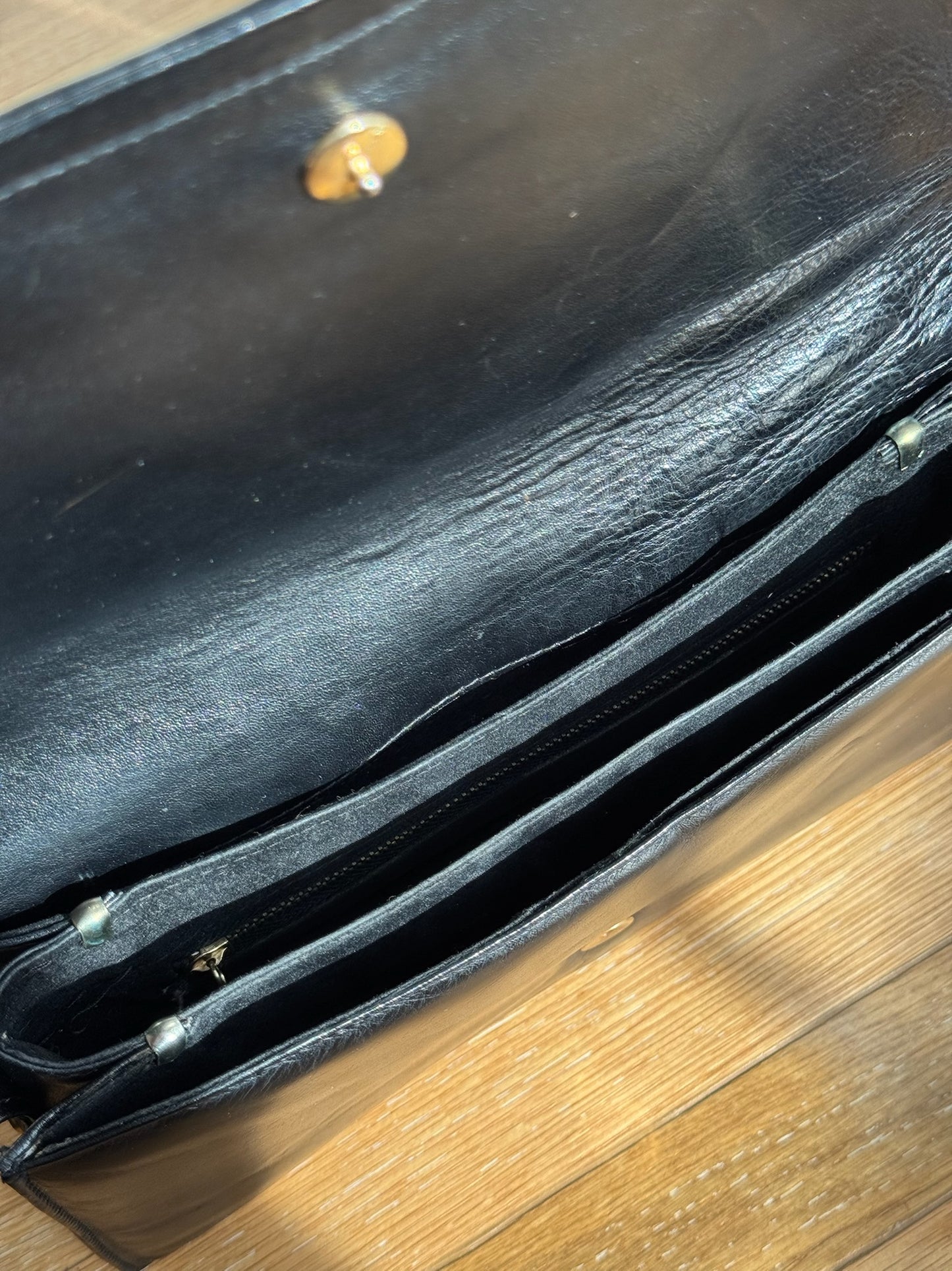 BORSA A SPALLA NERA IN VERA PELLE