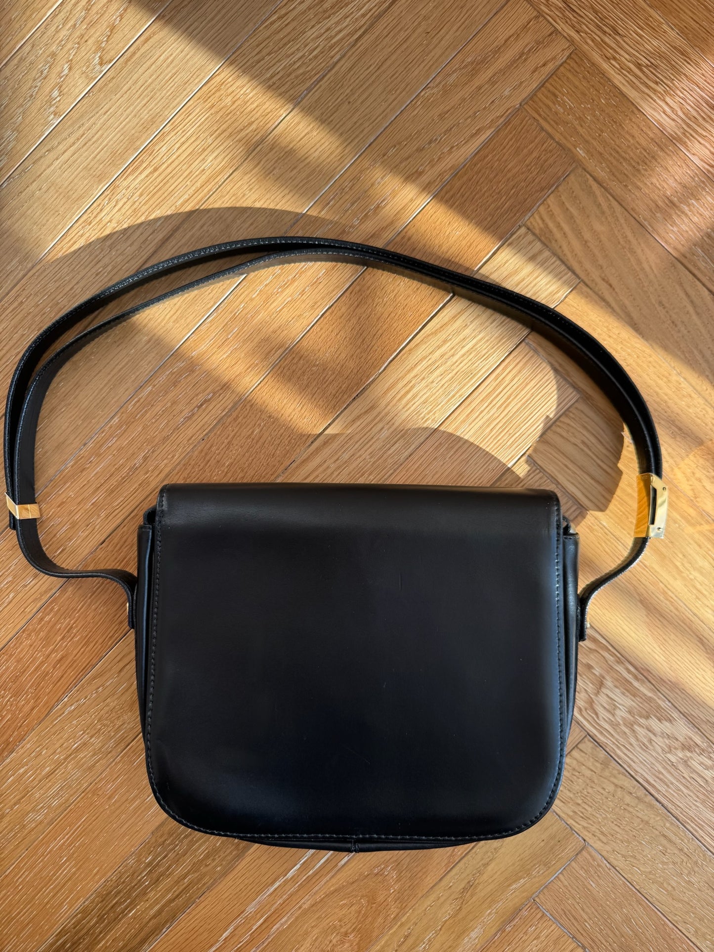 BORSA A SPALLA NERA IN VERA PELLE