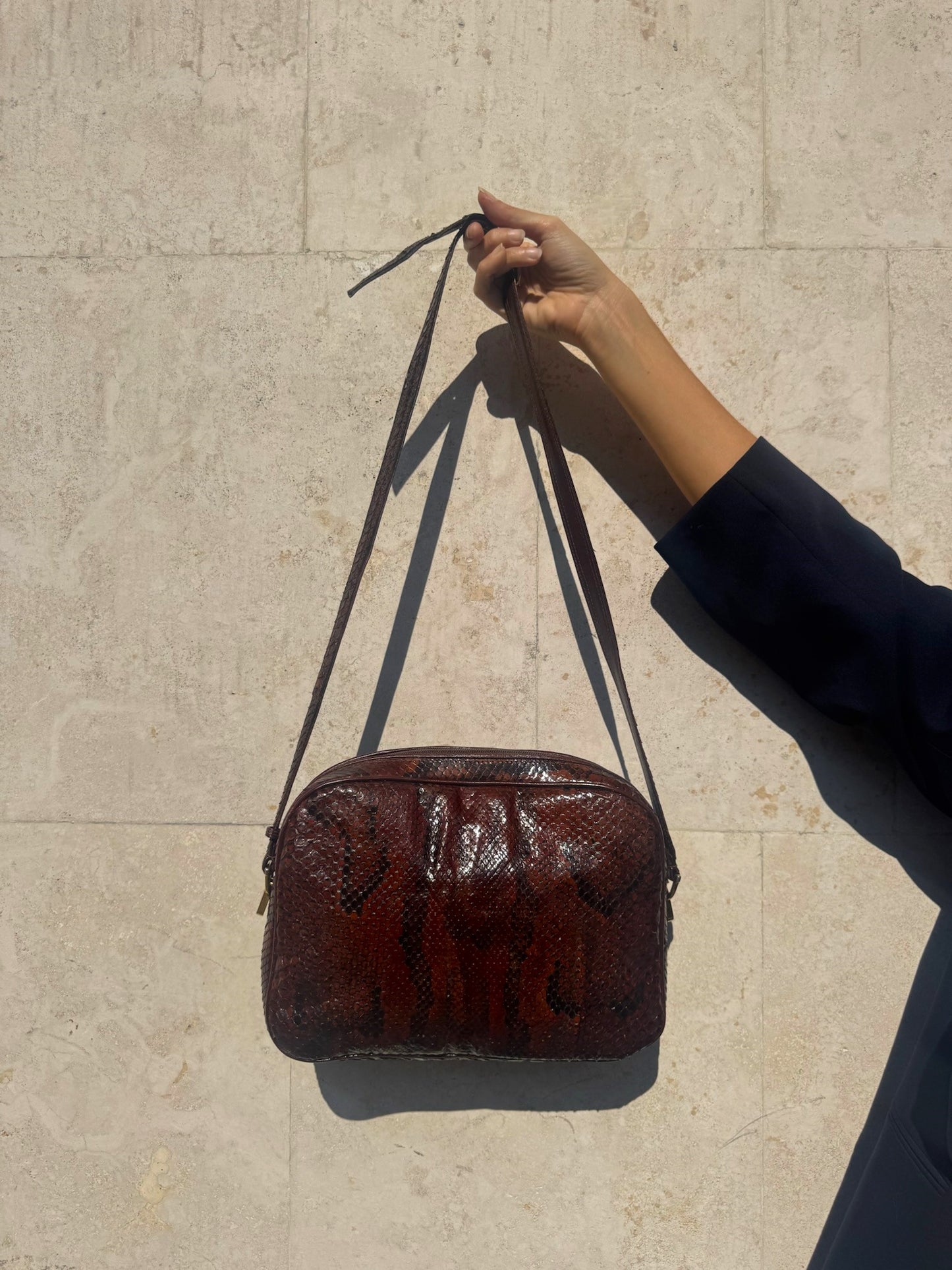 CAMERA BAG CON TEXTURE IN PITONE